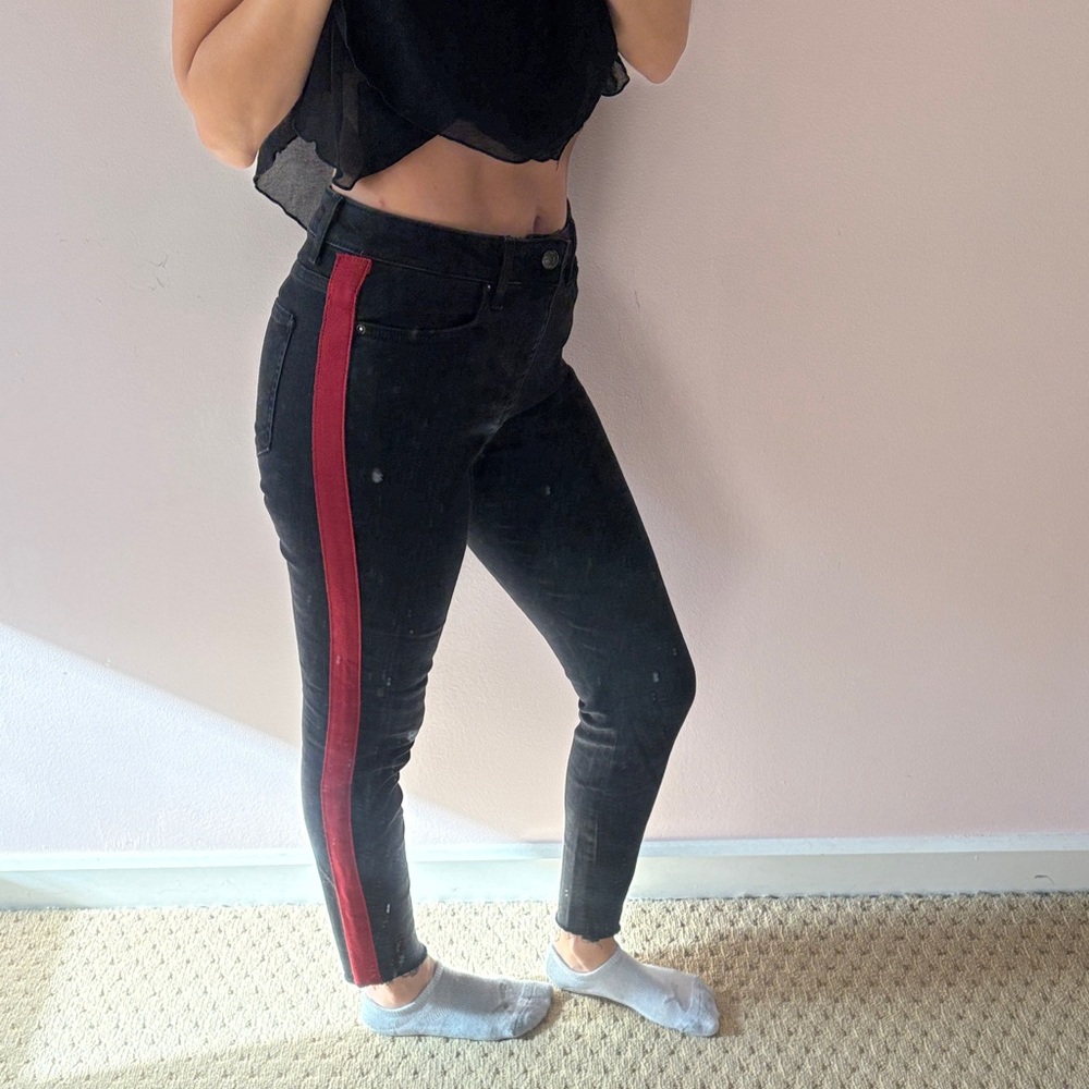 Forever 21 black 25 skinny jeans high rise waisted red side stripe frayed hem
